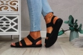 SANDALY-DAMSKIE-CZARNE-PLASKI-SPOD-SPORTOWE-LATO-Model-sandaly-damskie-sportowe.jpg