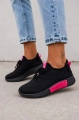 Czarne-sneakersy-damskie-sportowe-lekkie-oddychajace-z-rozowym-akcentem-Dlugosc-wkladki-23-5-cm.jpg