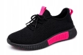 Czarne-sneakersy-damskie-sportowe-lekkie-oddychajace-z-rozowym-akcentem-Plec-kobieta.jpg