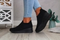 ADIDASY-CZARNE-DAMSKIE-BUTY-SPORTOWE-NA-KOTURNIE-Kolor-czarny.jpg