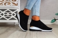 BUTY-SPORTOWE-DAMSKIE-WSUWANE-NA-KOTURNIE-Model-Buty-damskie-sportowe-lekkie-czarne-koturn.jpg