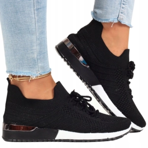 Czarne damskie sneakersy sportowe z elastyczną cholewką i białą podeszwą Olivia