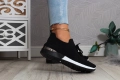 ADIDASY-DAMSKIE-BUTY-SPORTOWE-SNEAKERSY-WCIAGANE-Model-Obuwie-damskie-sportowe.jpg